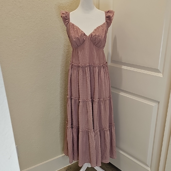 Le Lis Collection Blush Pink Flutter Sleeve Tiered Midi Dress Sz M - Picture 10 of 10